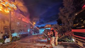 消防隊獲報到場搶救。（圖／翻攝畫面）