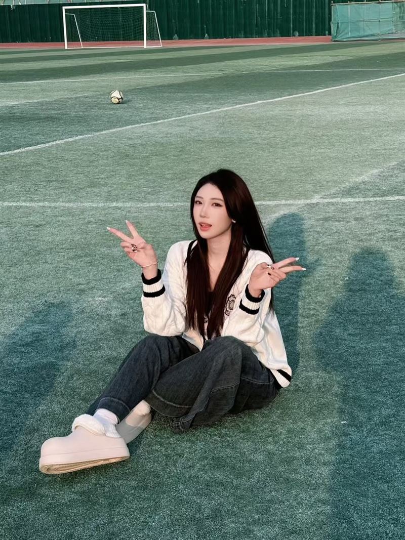 疑似為楓葉姐姐私下裝扮照片流出。（圖／翻攝自IG @sk.moonlake217）