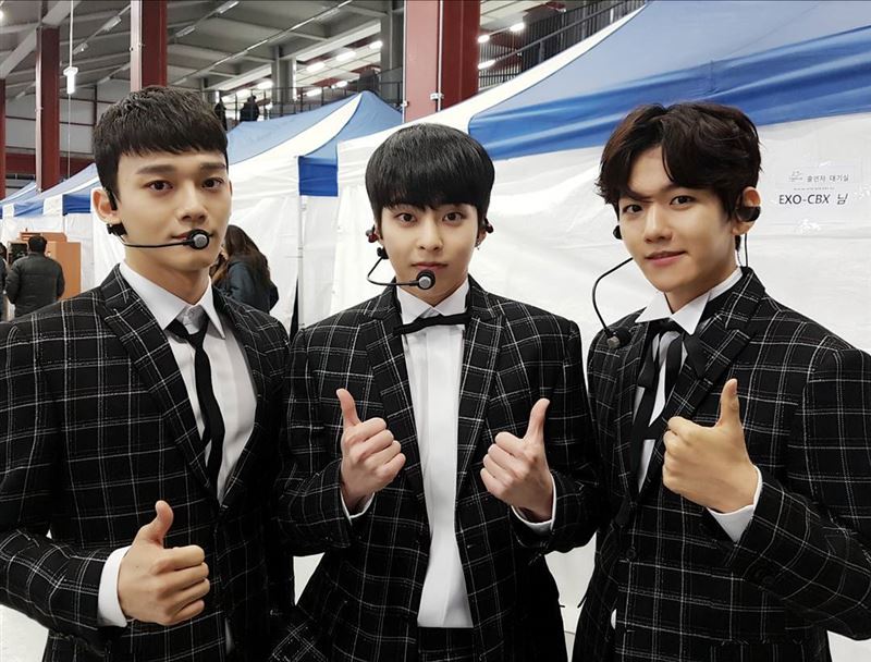 EXO-CBX成員，左起為Xiumin、Chen和伯賢。（圖／翻攝自IG @weareone.exo）