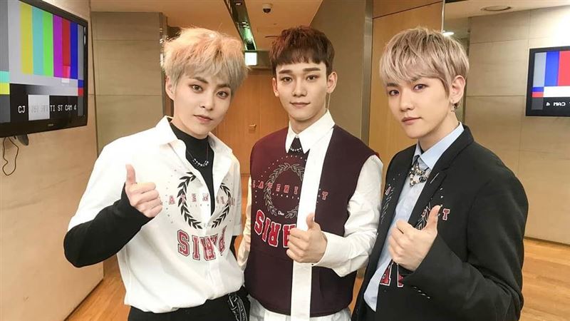 EXO-CBX成員,左起為Xiumin、Chen和伯賢。(圖/翻攝自IG @weareone.exo)