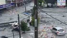 樺加沙颱風襲台，造成花蓮馬太鞍溪堰塞湖提前溢流。（圖／翻攝畫面）
