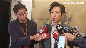 行政院秘書長張惇涵今（24）日上午接受寶島聯播網「新聞放鞭炮」廣播節目專訪後受訪。（圖／記者盧素梅攝影）