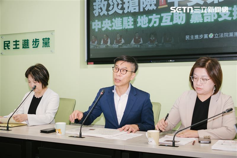 民進黨團「政治口水閃一邊 救災搶險 平安第一 」記者會，范雲也還原農業部長陳駿季當時的發言，立法院長韓國瑜當時更稱讚「農業部的態度非常清楚，他們願意全力去推動」。（圖／記者楊士誼攝影）