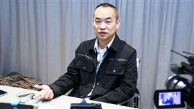 直播董事長黃立成於香港接受訪問。（圖／三立）