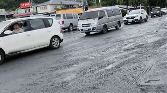 第三波孔潰壩了！大批車輛從市區往外撤