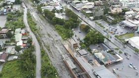 最新空拍畫面，花蓮光復鄉，市區慘況曝，街道滿是泥濘，淤泥，受災慘重(圖／翻攝畫面)