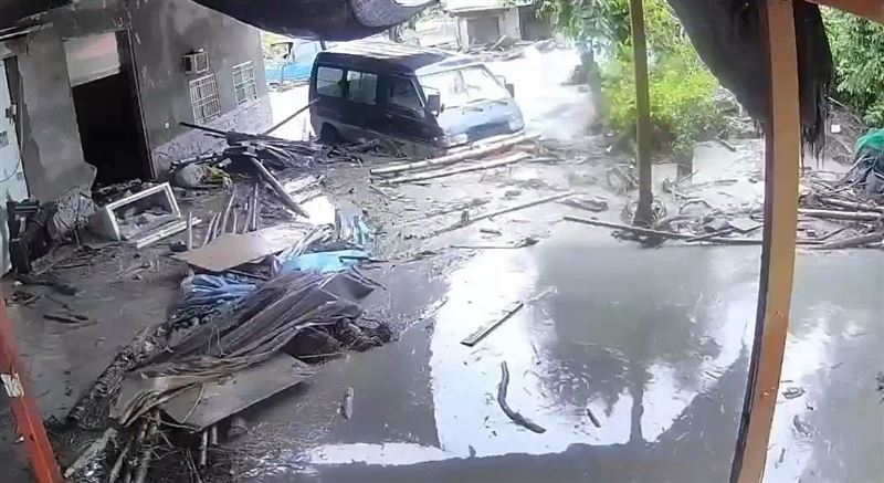 社工拍下花蓮市區淹水慘況。（圖／翻攝畫面）