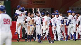 亞錦賽台灣隊陳敏賜面對韓國，轟出再見2分砲。（圖／中華棒協提供） 