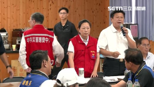 前進指揮所開會，傅崐萁又在槓上卓榮泰，卓揆氣得轉身走人。（圖／翻攝畫面）