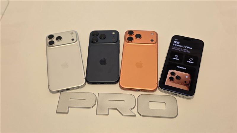 不少消費者前往蘋果直營店體驗iPhone 17 Pro時，發現展示機背面出現明顯痕跡。（圖／記者李宜樺攝影）
