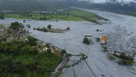 花蓮,光復鄉,大水泥沙,淹沒,馬太鞍溪,堰塞湖,溢堤。（圖／翻攝畫面）