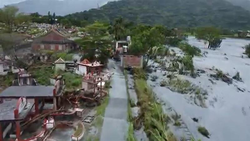 公墓遭到破壞。（圖／翻攝畫面）