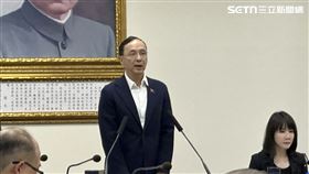 朱立倫在中常會上宣布，將捐出100萬幫助救災。（圖／記者詹宜庭攝影）