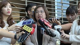 民進黨立委陳培瑜出席中常會前受訪。（圖／記者劉秀敏攝影）