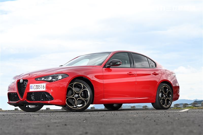 Alfa Romeo Giulia Intensa。（圖／記者鍾釗榛攝）