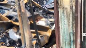 1家3口的遺體在工廠內門口前被尋獲。（圖／翻攝畫面）