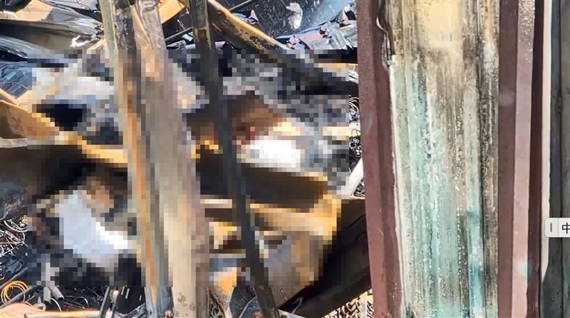 1家3口的遺體在工廠內門口前被尋獲。（圖／翻攝畫面）
