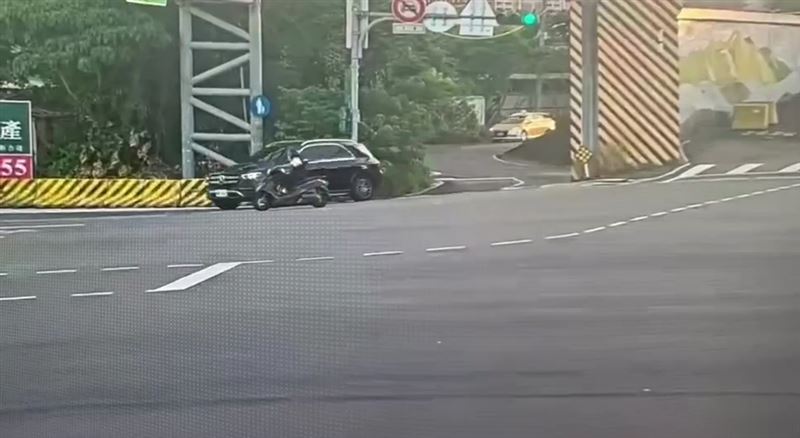 監視器拍下事故發生過程。（圖／翻攝畫面）