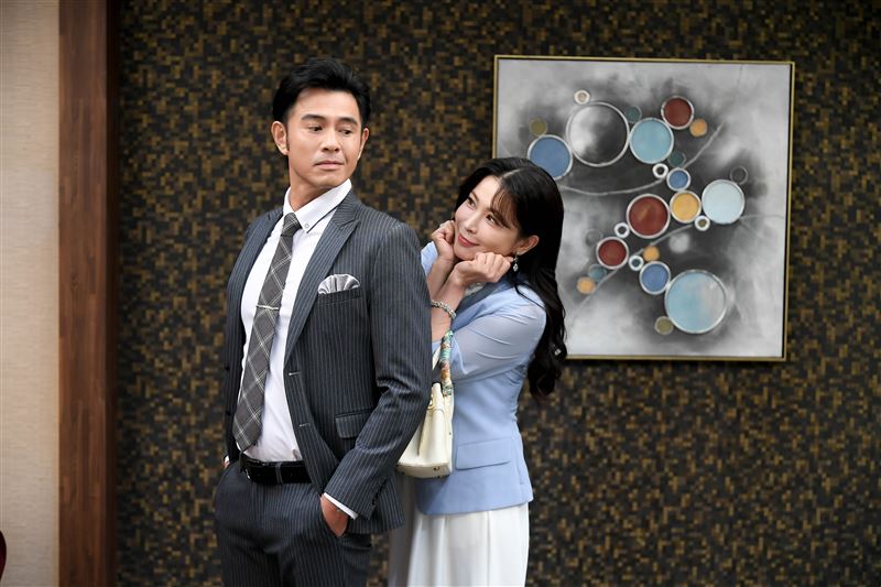 德馨（右）、黃玉榮互動逗趣。（圖／三立提供）