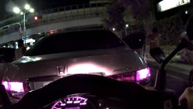 越南籍逃逸移工，拒檢狂奔闖捷運停車場，中警圍堵查獲毒品(圖／翻攝畫面)