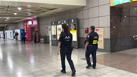 板橋車站的無障礙廁所內發生疑似性侵案。（圖／翻攝畫面）