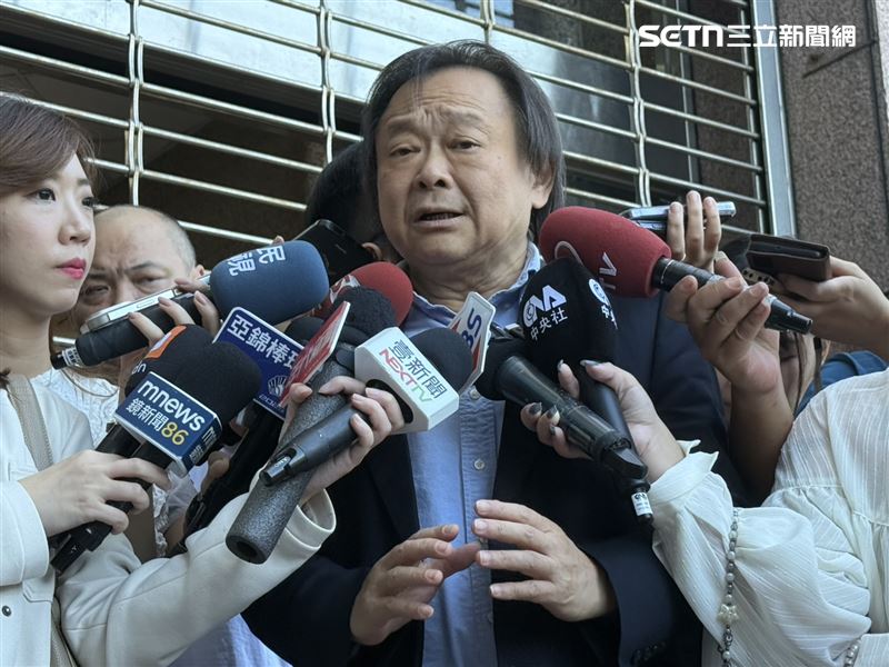 民進黨立委王世堅出席中常會前受訪。（圖／記者劉秀敏攝影）