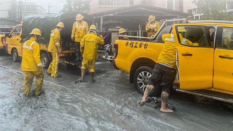 復電難度高!台電人員「徒步進災區」搶修