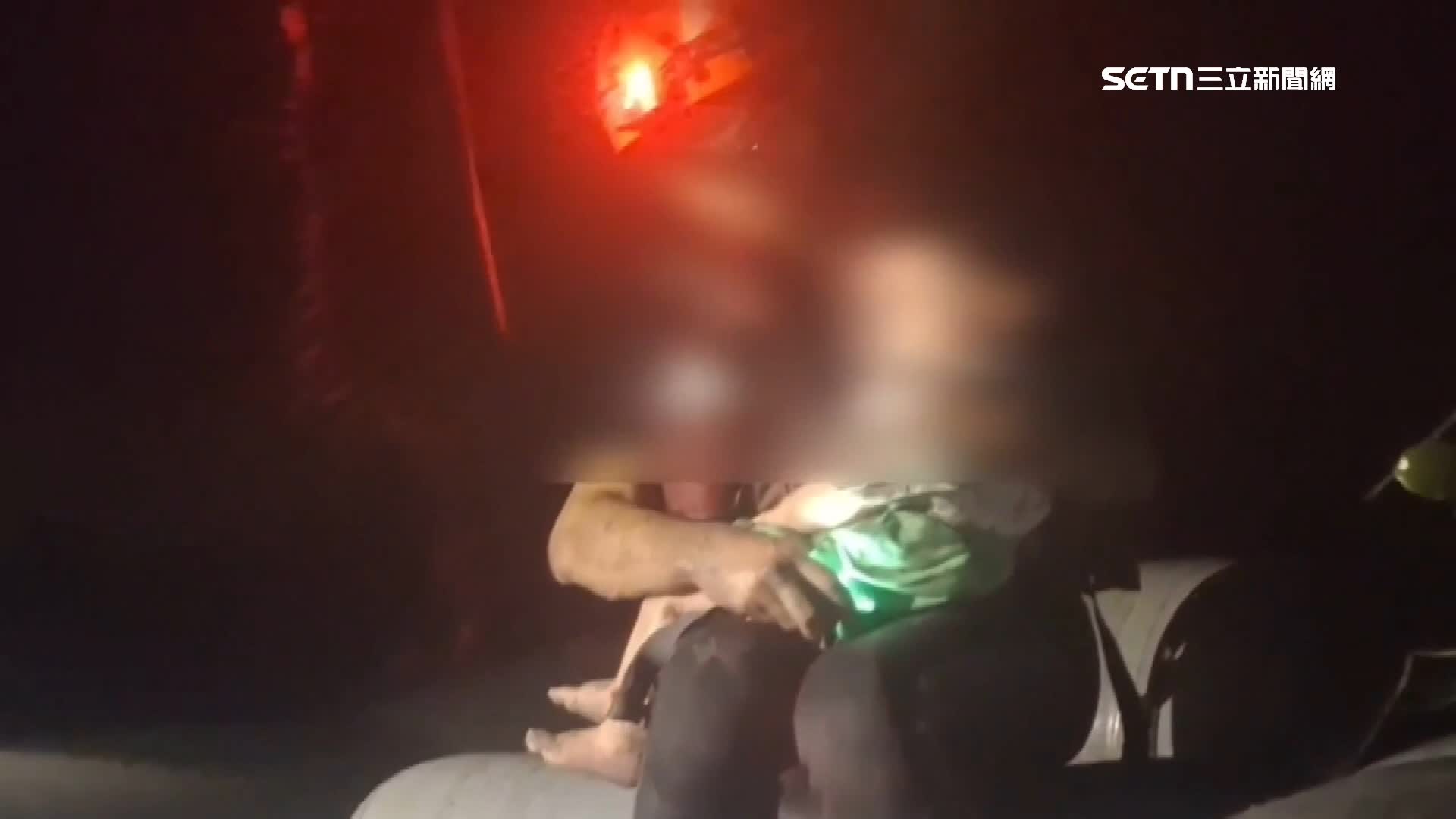 特搜人員成功救出小男童