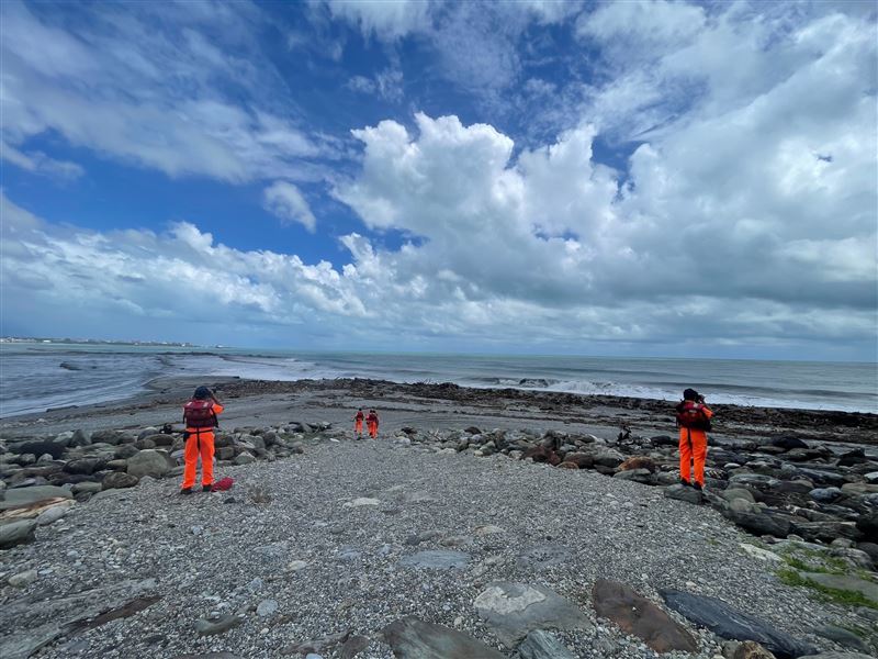 強颱「樺加沙」肆虐花蓮　海巡立即調度人力及裝備投入救災