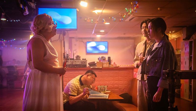 綜藝大哥破斬!下海女扮男裝陪酒畫面流出