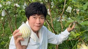 台語歌王洪榮宏高雄開唱，樂當「開心農夫」現摘現吃。（圖／阿爾發音樂提供）