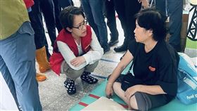 副總統蕭美琴前往花蓮勘災，聆聽災民需求。（圖／翻攝自蕭美琴臉書）