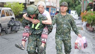 總統授權「官兵可進屋宅」國軍增援救災