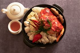 乾隆帝王百寶鍋。（圖／飯店旅宿業者提供）