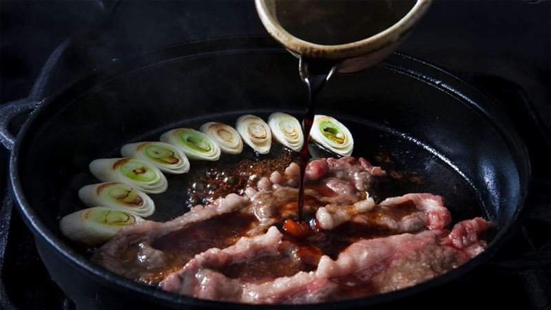 日本皇室百年御用！承襲日本百年工藝「龜甲萬《御用藏醬油》」限量登場。（圖／業者提供）