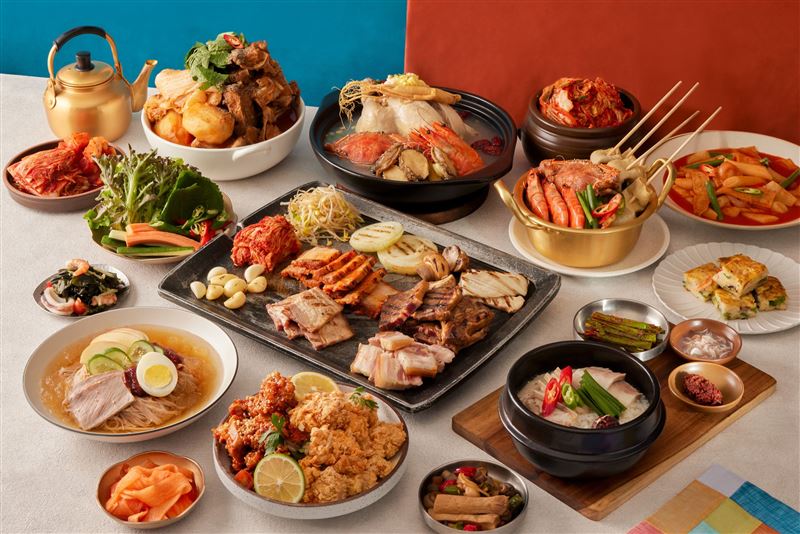 台北喜來登館內自助餐廳十二廚於9月24日起推出「韓國美食節」，30款以上的正宗韓味料理、松葉蟹吃到飽，還有韓式甜點吸引饕客。（圖／飯店旅宿業者提供）