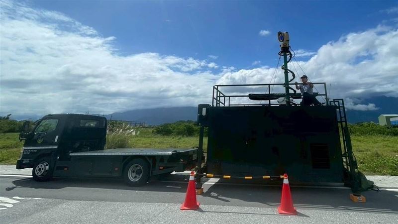 花蓮搜救水災失聯者，海巡署出動紅外線車，透過AI熱顯像技術，能鎖定15公里內災民體熱，加速搜救。（圖／海巡署提供）