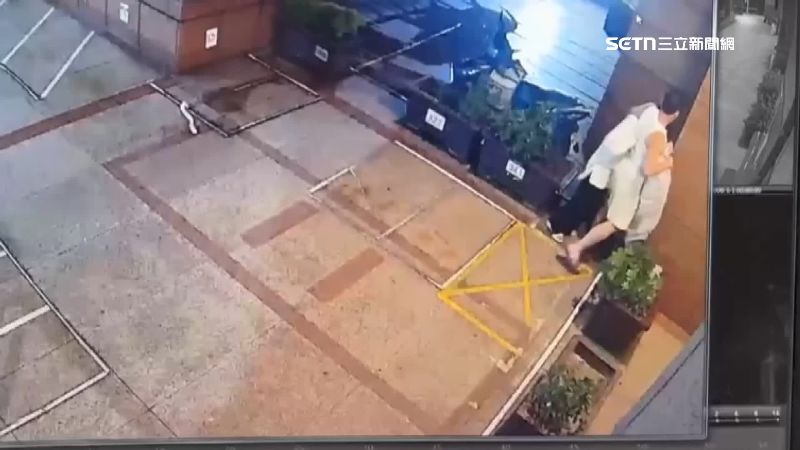 不想分手! 憲兵當街毆前女友，勒頸抓頭撞牆