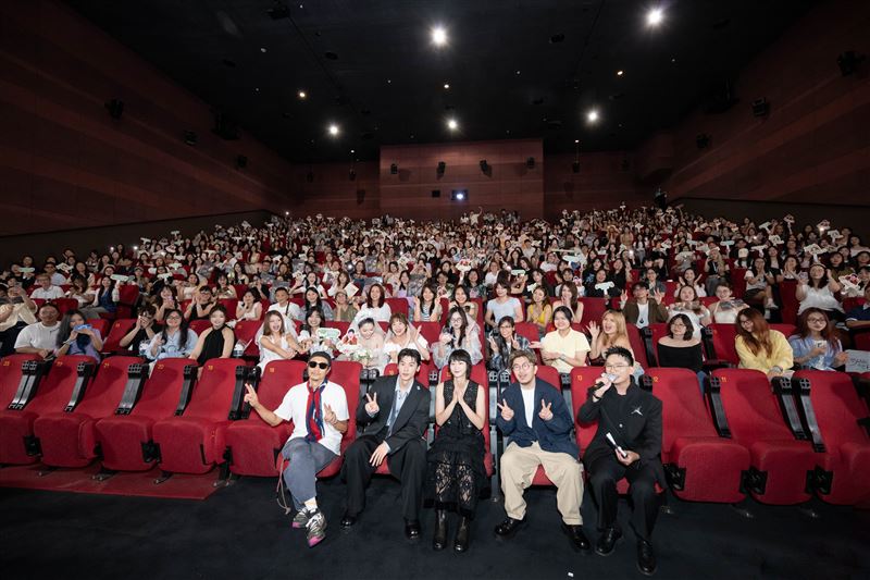 許光漢、袁澧林現身《他年她日》越南胡志明市的影人見面會。（圖／甲上娛樂提供）