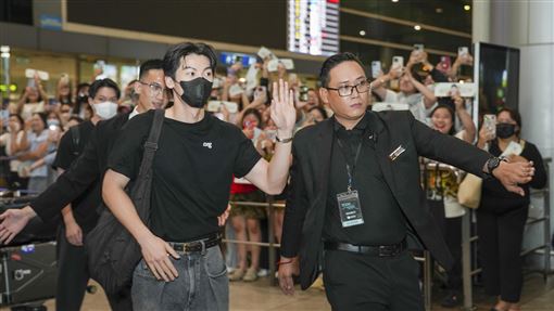 許光漢飛越南200媒體搶採訪　竟跳電5分鐘