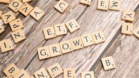 面對降息循環的重啟，以及全球經濟不確定性增高的局面，選擇一檔能彈性調整、收益與成長兼顧、風險管理到位的平衡型基金，將是資產配置的關鍵。（示意圖／PIXABAY）