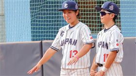 北海道惠庭女選手堀乃子（左）。（圖／翻攝自桃園盃國際棒球錦標賽FB）