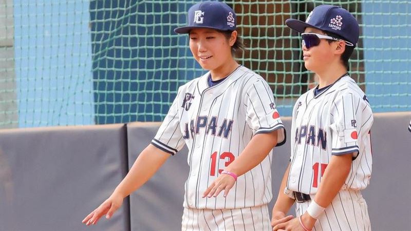 北海道惠庭女選手堀乃子（左）。（圖／翻攝自桃園盃國際棒球錦標賽FB）