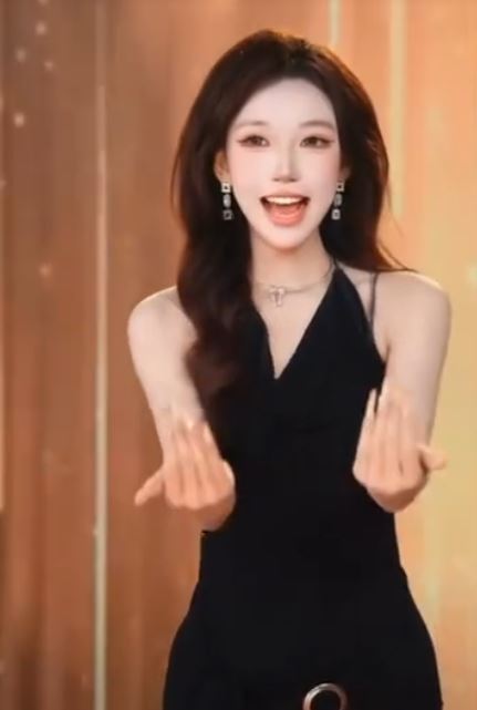 楓葉姐姐憑藉絕美外貌成功爆紅。（圖／翻攝自SK月亮湖217抖音）