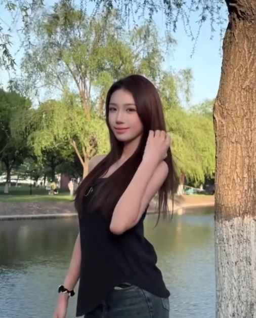 楓葉姐姐超美私照曝光。（圖／翻攝自SK月亮湖217抖音）