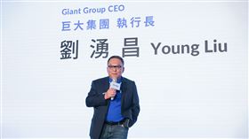 捷安特出事了！巨大機械緊急發布重訊　遭美封殺恐衝擊4％營收命脈圖片描述。董事長劉湧昌先生與執行長劉素娟（圖／翻攝自巨大機械官網） 