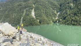 曾評估「爆破、虹吸」處理堰塞湖，卡關，農業部曝原因：位置太偏遠，評估10月自然溢流消失(圖／翻攝自馬太鞍溪堰塞湖監測紀實網站)