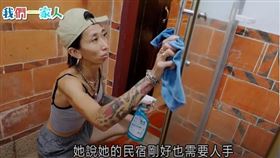 盧靜怡是新住民二代，爸爸台灣人，媽媽來自新加坡。