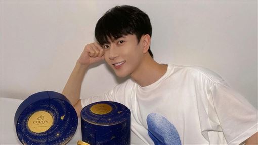 于朦朧恩師開轟大咖女星　文章離奇被秒刪