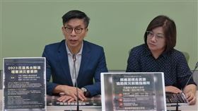 民進黨立法院黨團幹事長鍾佳濱、書記長陳培瑜召開輿情回應記者會。（圖／翻攝自民進黨團臉書）